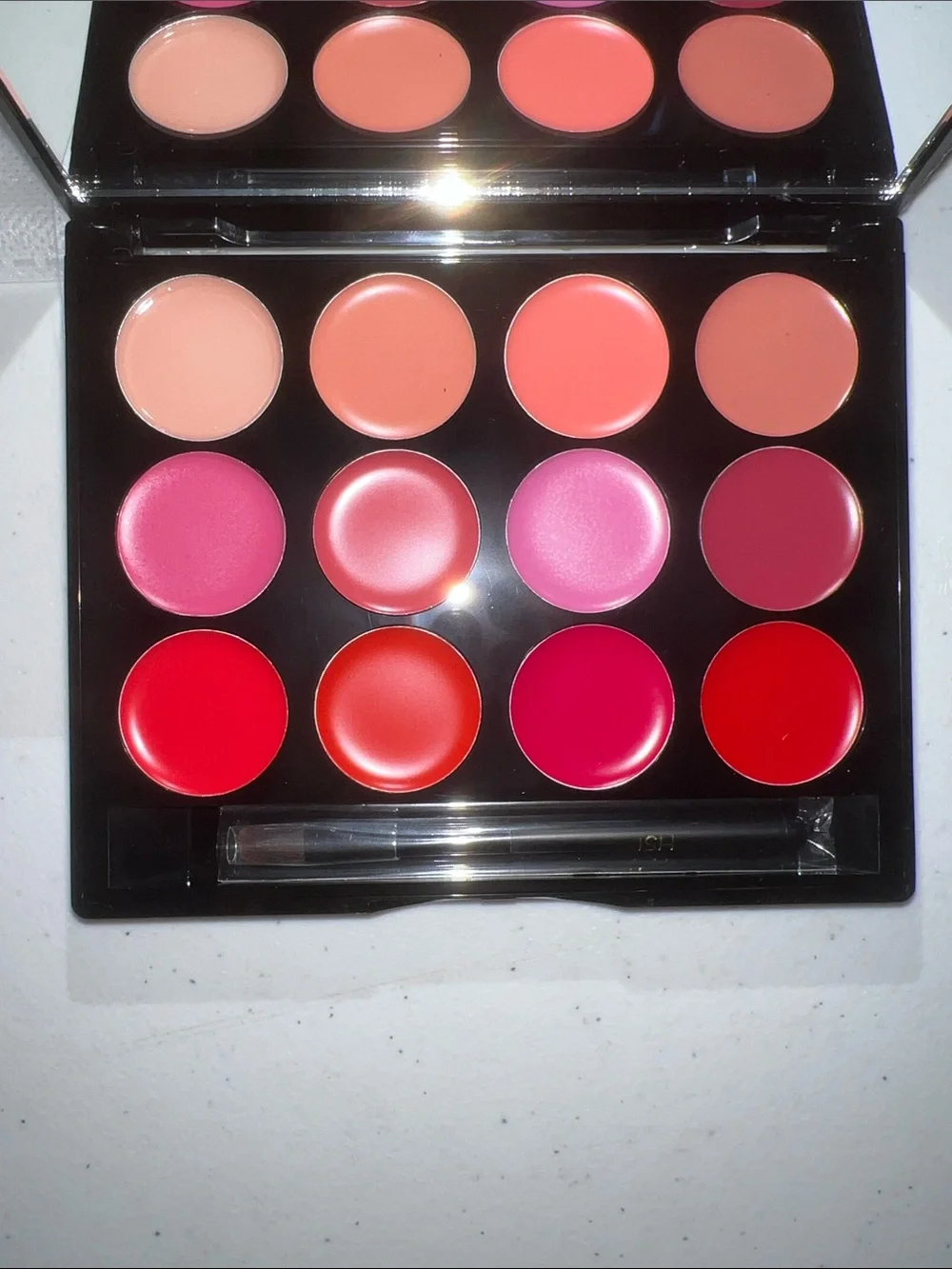 ISH compact lip